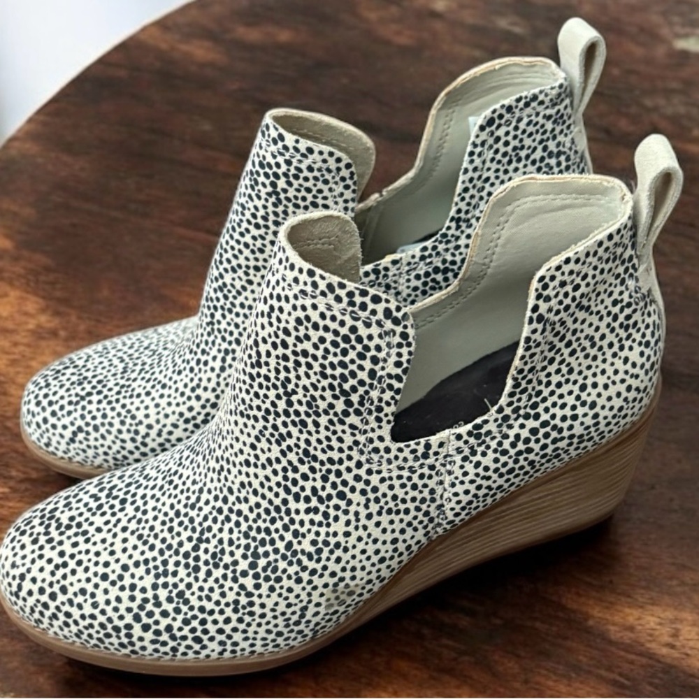 TOMS Kallie Wedge Bootie Sz 7.5 Macademia Cheetah Print New Animal Mobwife New
